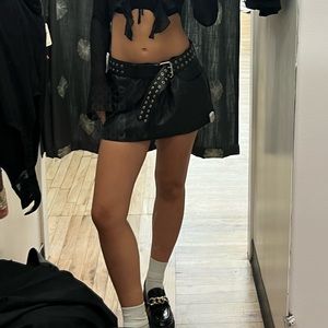 black leather guizio belted mini skirt